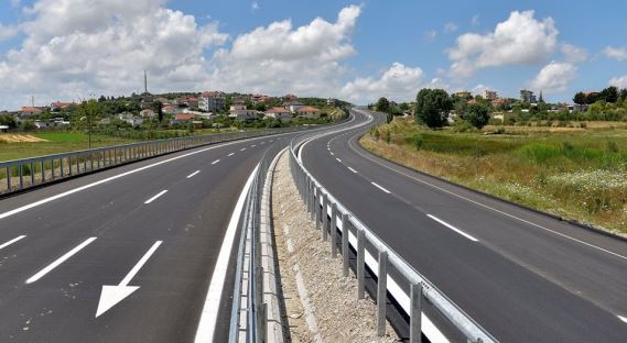 ARRSH: Gjobe per kompanite qe nuk heqin reklamat dhe logot nga segmentet rrugore